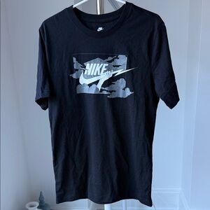 Nike black tea with graphic size small